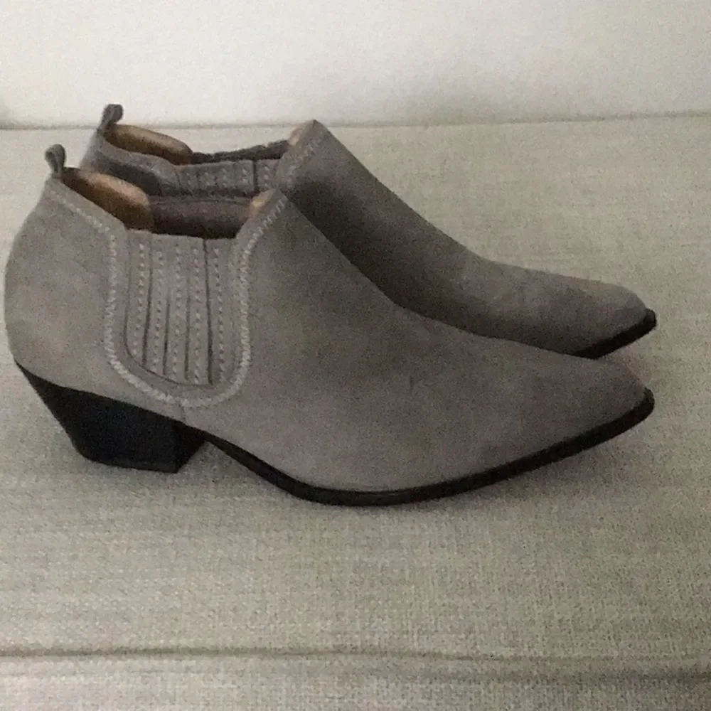 SCHULTZ Jacqueline Bootie Gray Suede